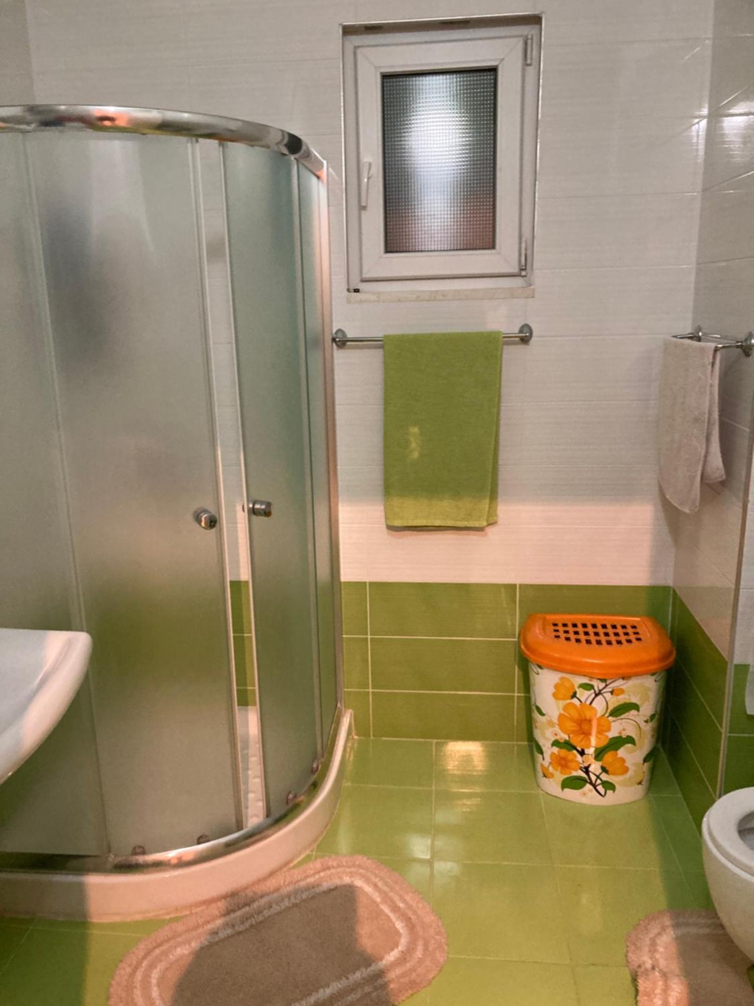 White Luxury Apartament Saranda