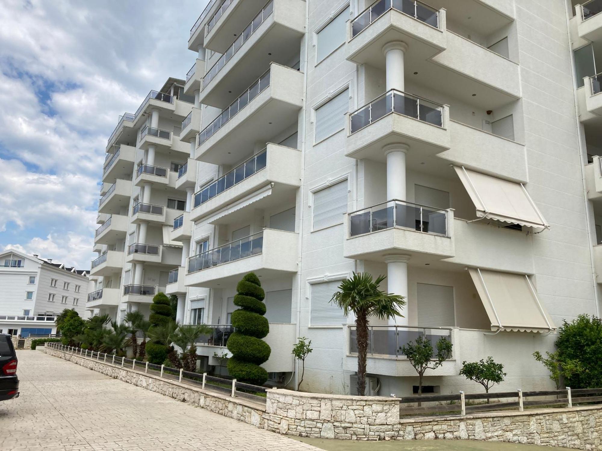 White Luxury Apartament Saranda